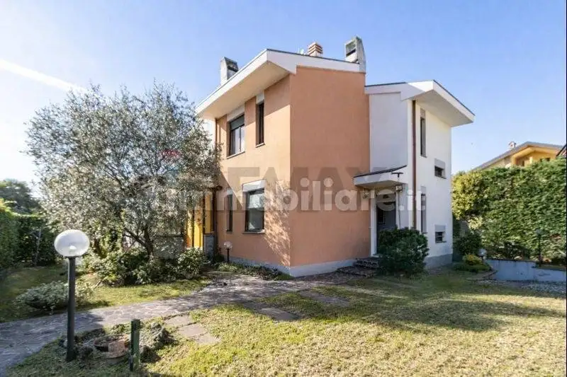 Villa in vendita a Arcore