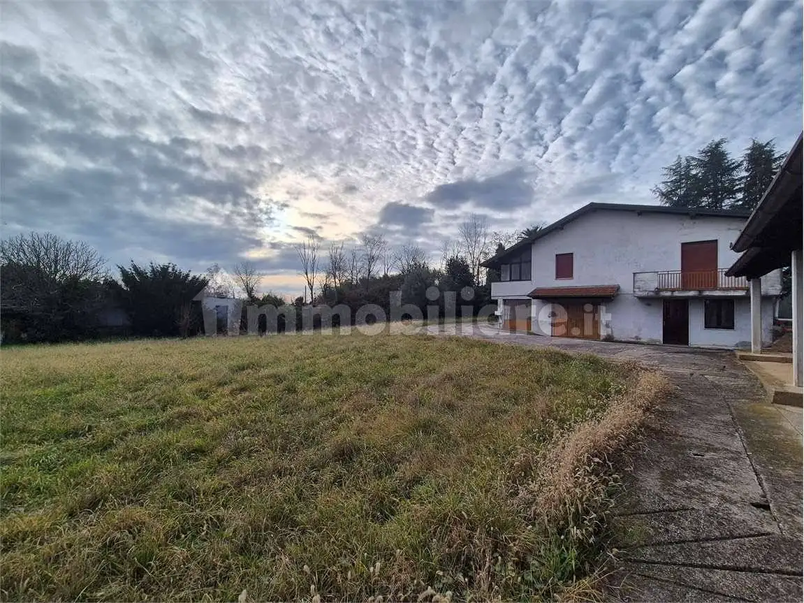 Villa in vendita a Fenegrò