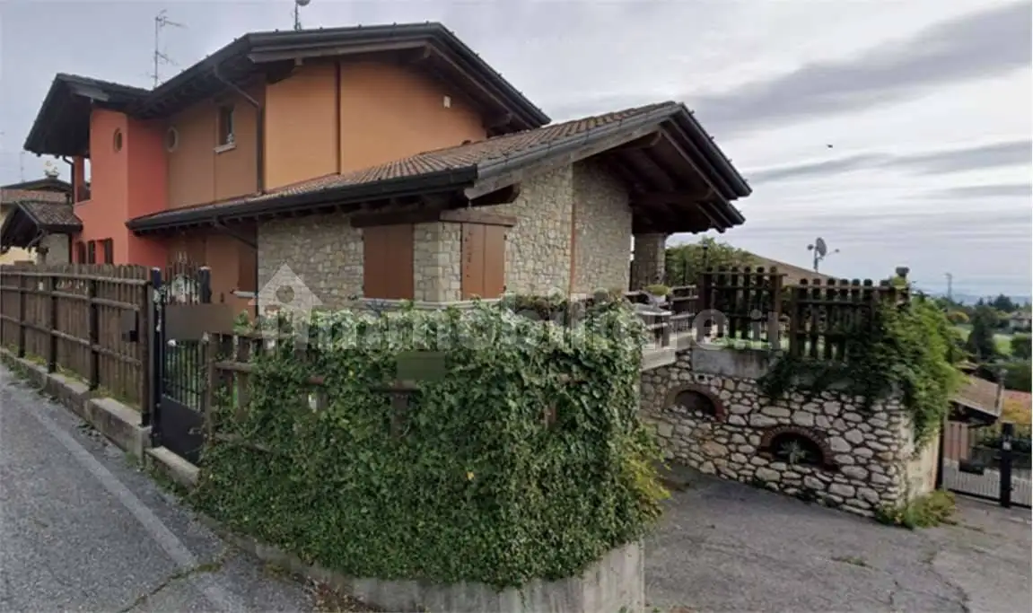 Villa in asta a Serle