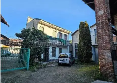 Casa indipendente in asta a Cerano