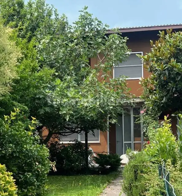 Villetta a schiera in asta a Siziano