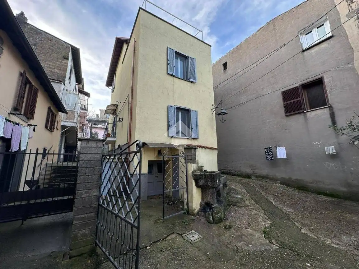 Palazzo - Edificio in affitto a Viterbo