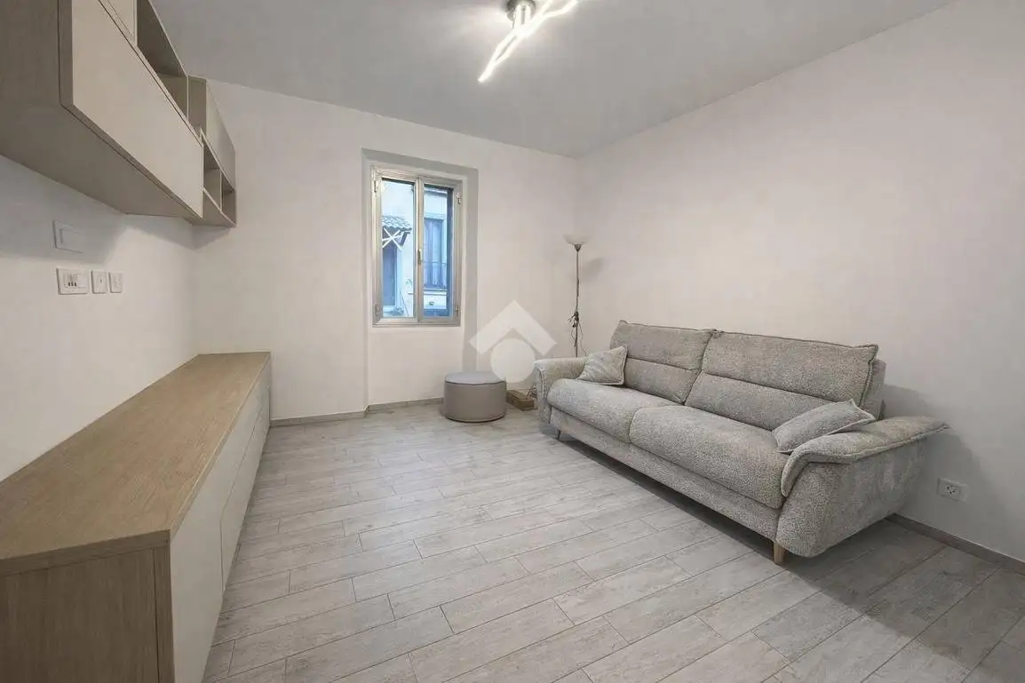 Palazzo - Edificio in Affitto - foto 2