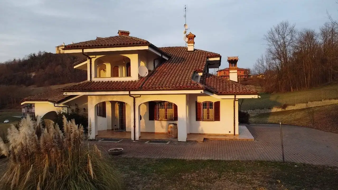Villa in vendita a Monchiero