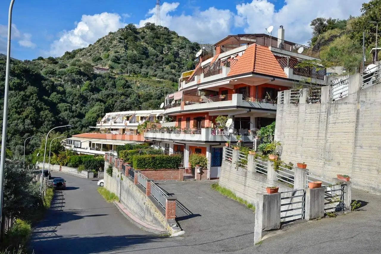 Appartamento in vendita a Letojanni