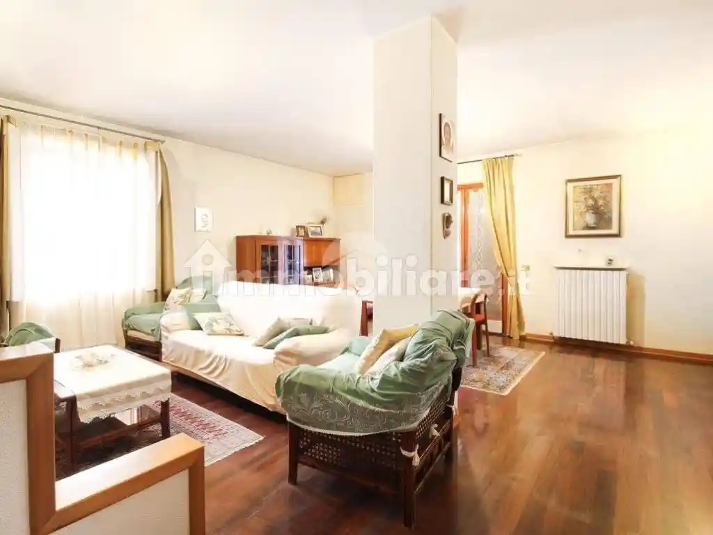 Quadrilocale via Giuseppe Garibaldi 37, Centro, Alba Adriatica - foto 2