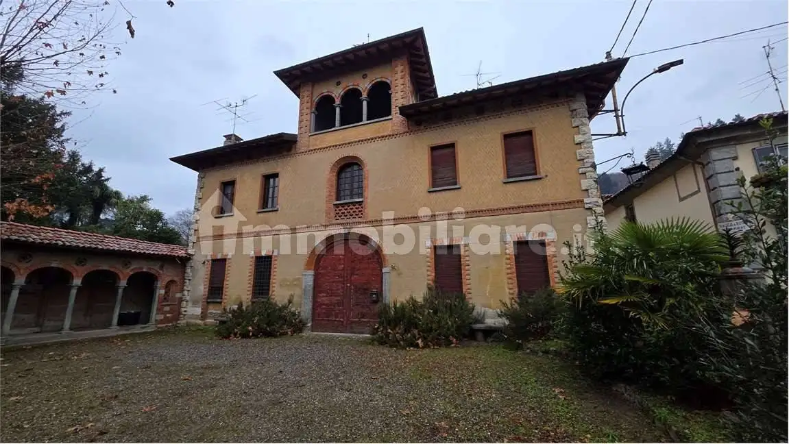 Villa in vendita a Albese con Cassano