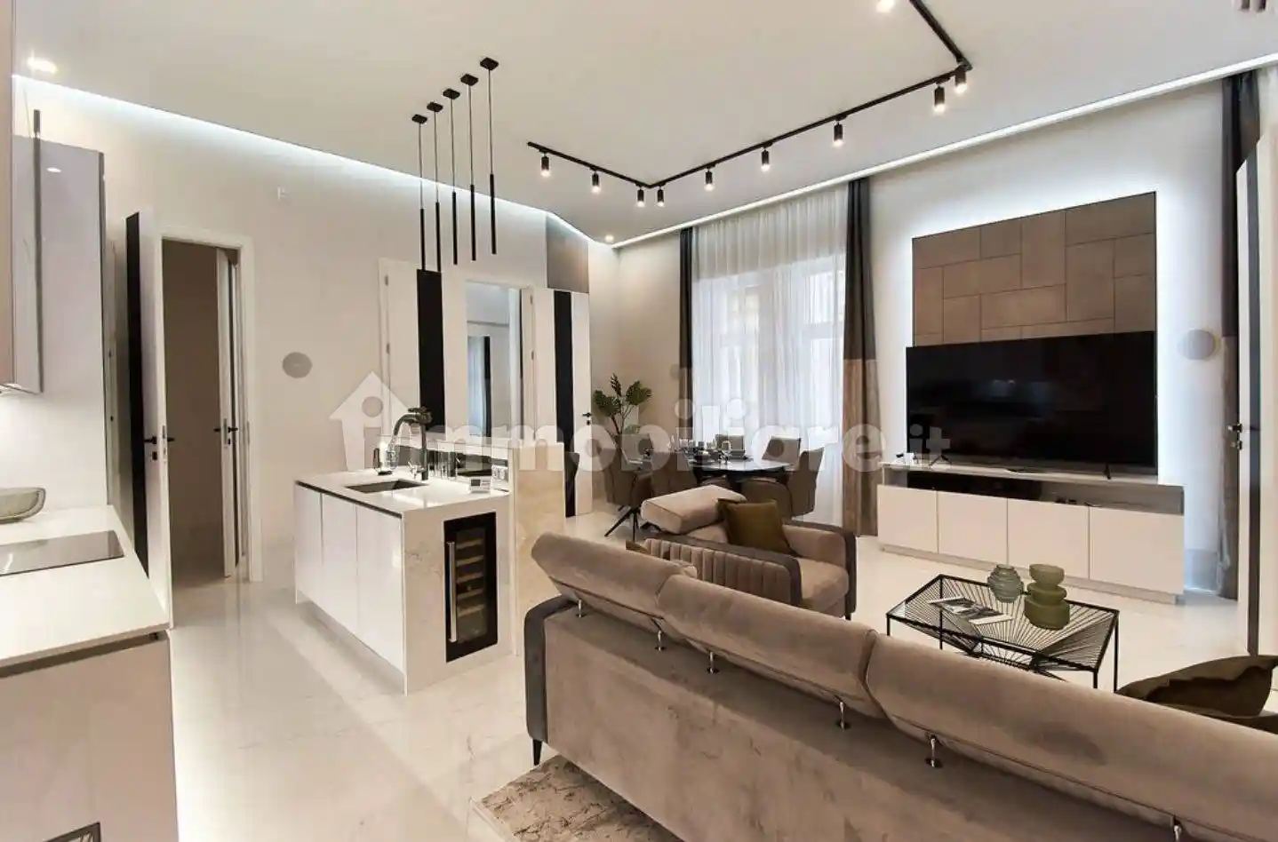 Quadrilocale via Trincea delle Frasche, Corso San Gottardo, Milano - foto 2