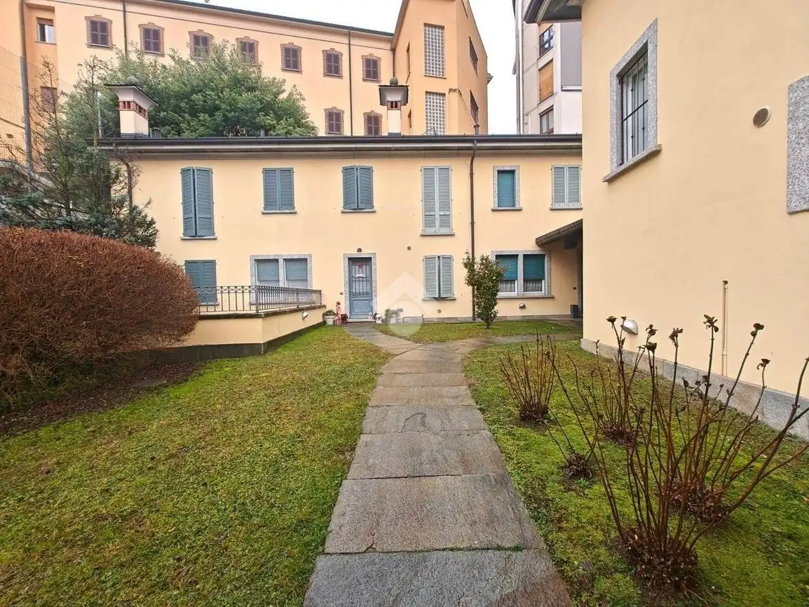 Trilocale via Enrico Brambilla 15, Centro, Cantù - foto 2