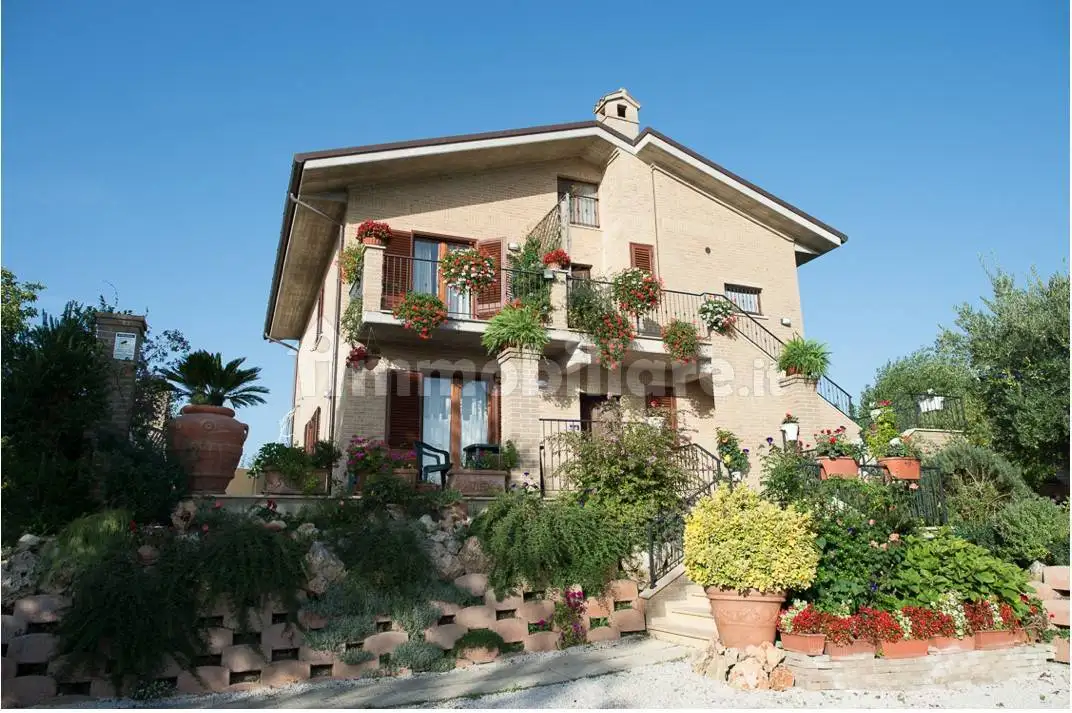 Villa in vendita a Monte Urano