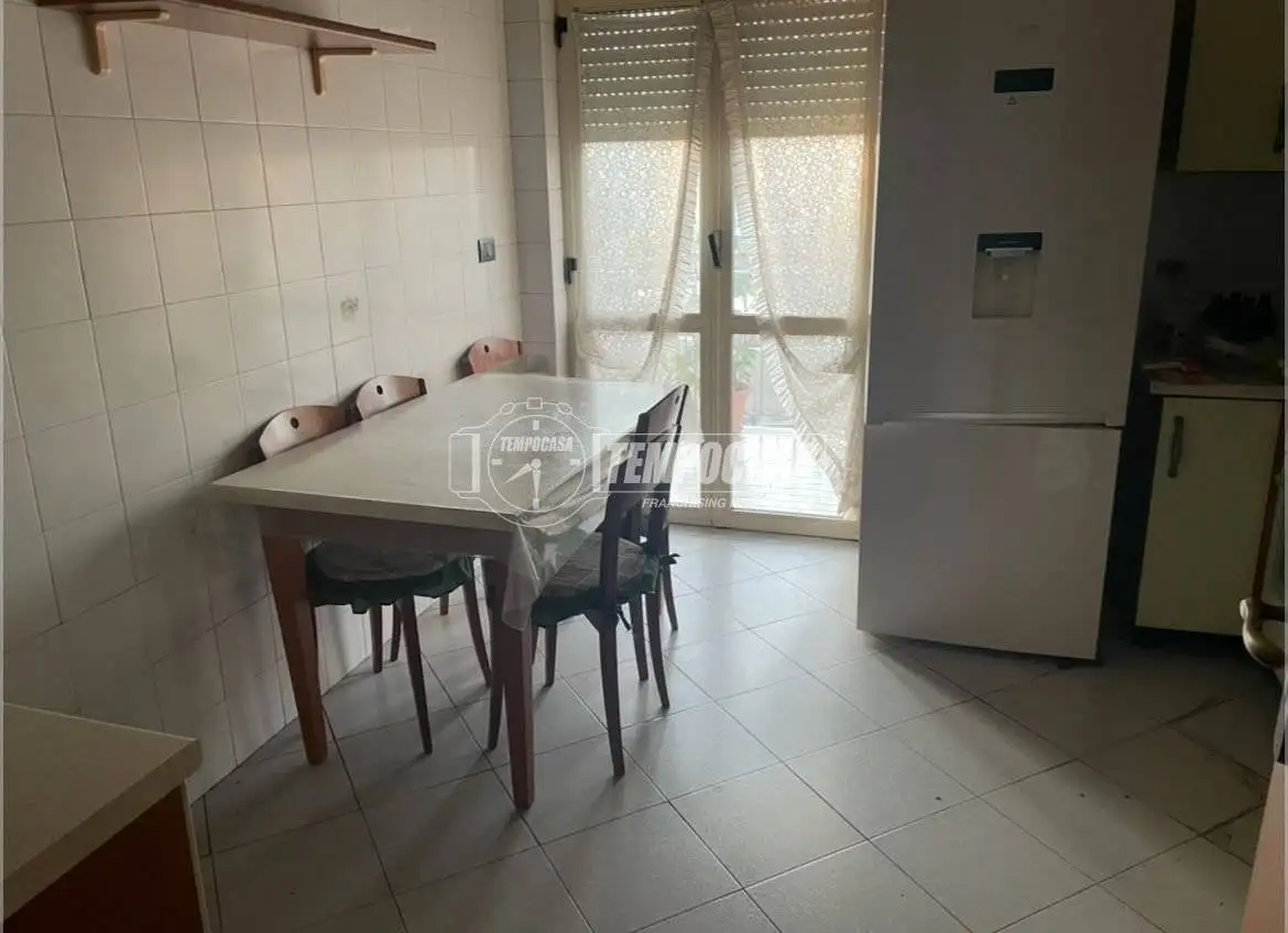 Trilocale da ristrutturare, terzo piano, Centro, Casalnuovo di Napoli - foto 4