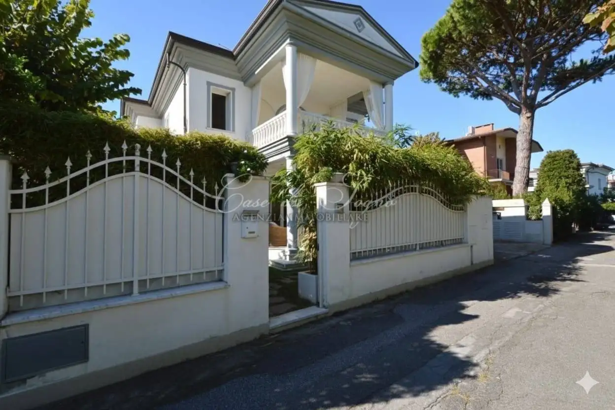 Villa in vendita a Forte dei Marmi