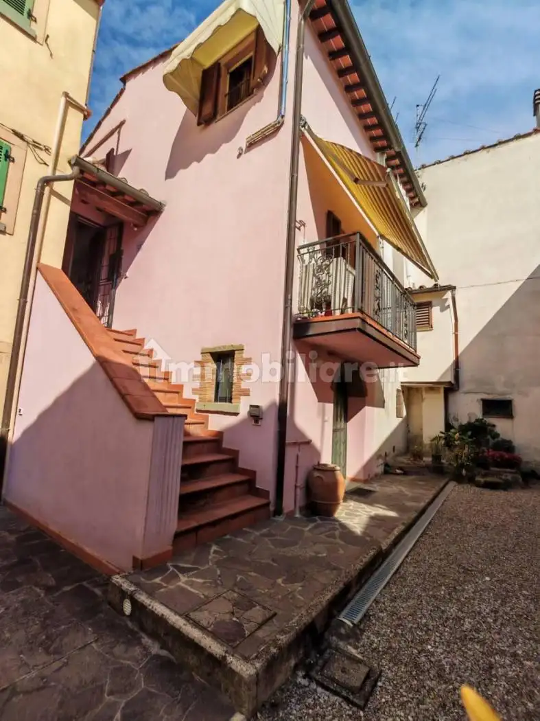 Casa indipendente in vendita a Arezzo