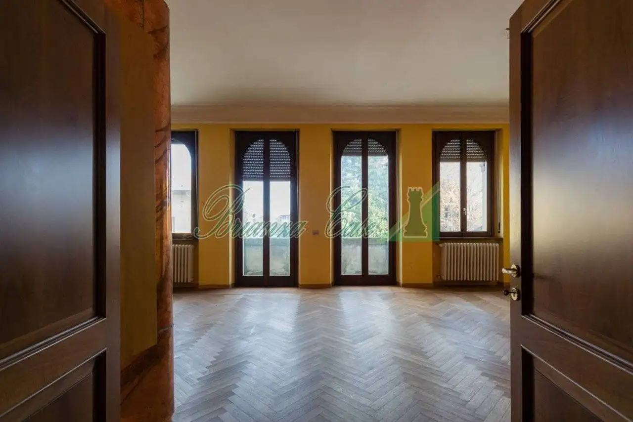 Palazzo - Edificio in vendita a Casatenovo