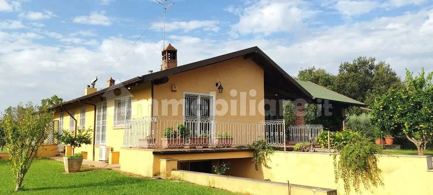 Villa in vendita a Latina