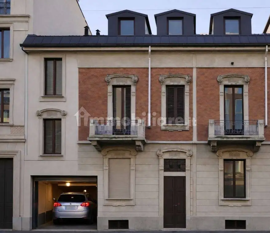 Villa bifamiliare in vendita a Milano