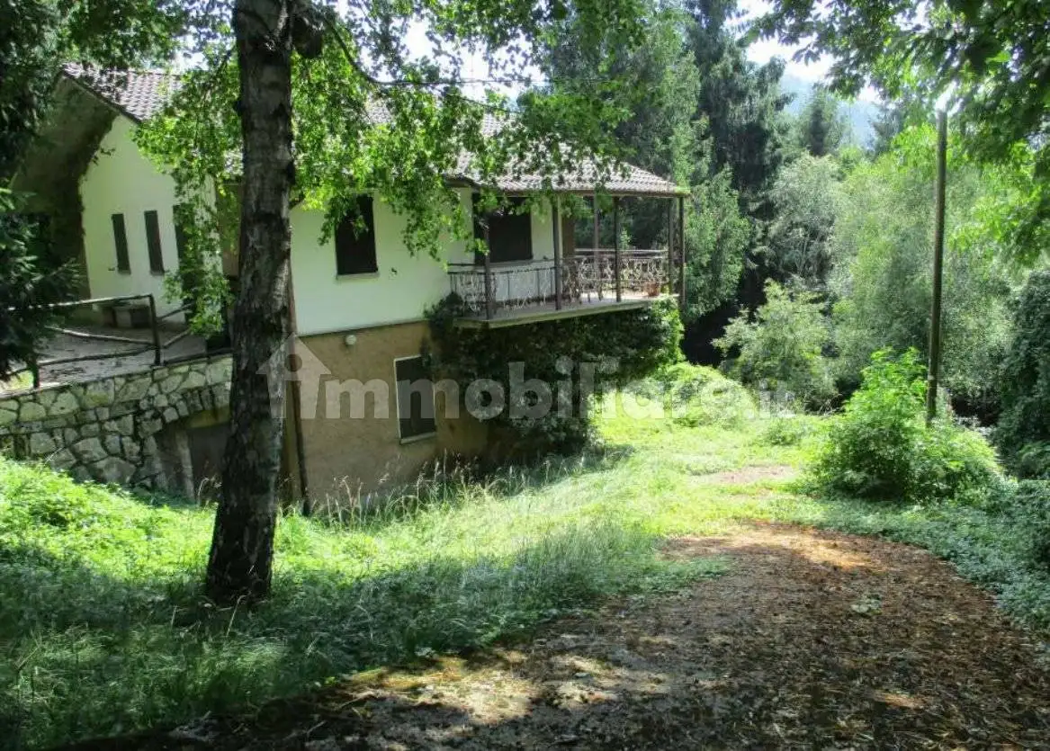 Villa in asta a Grone