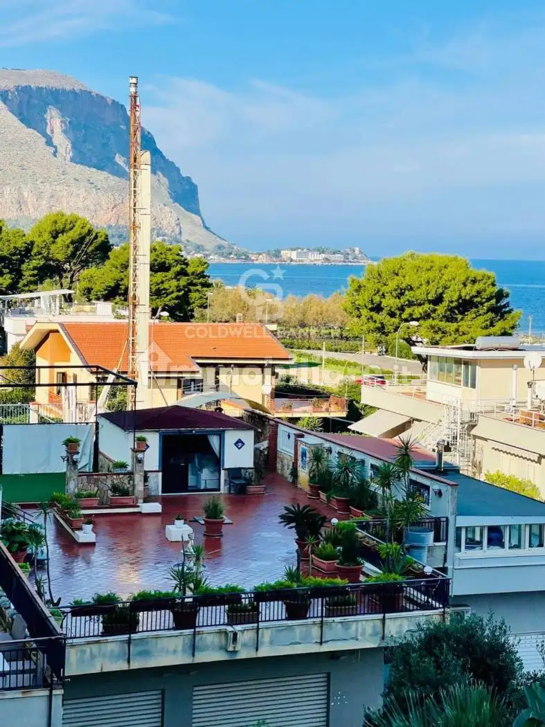 Bilocale largo Salvatore Caronia Roberti 22, Addaura, Palermo - foto 2