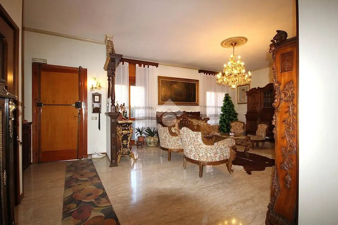 Villa a schiera via Cesare Balbo 3, Centro, Alba - foto 2