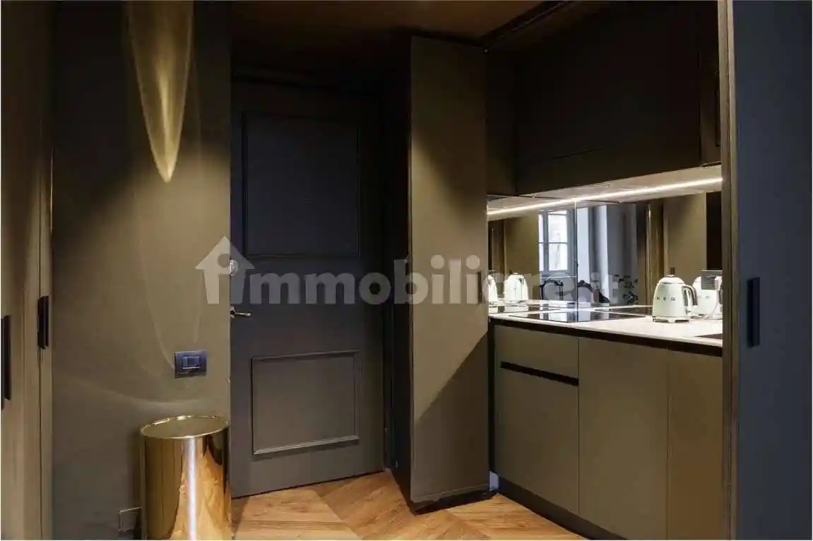 Trilocale ottimo stato, terzo piano, Via della Rocca, Torino - foto 2