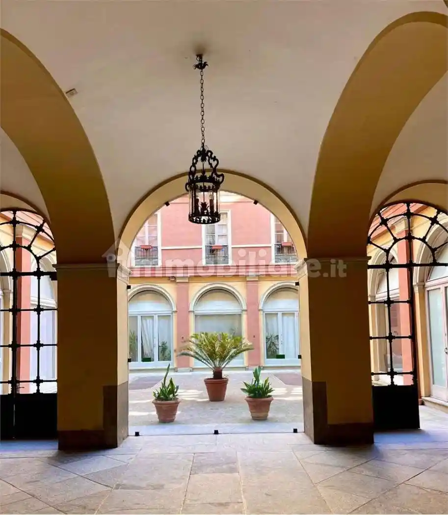 Trilocale ottimo stato, terzo piano, Via della Rocca, Torino - foto 3