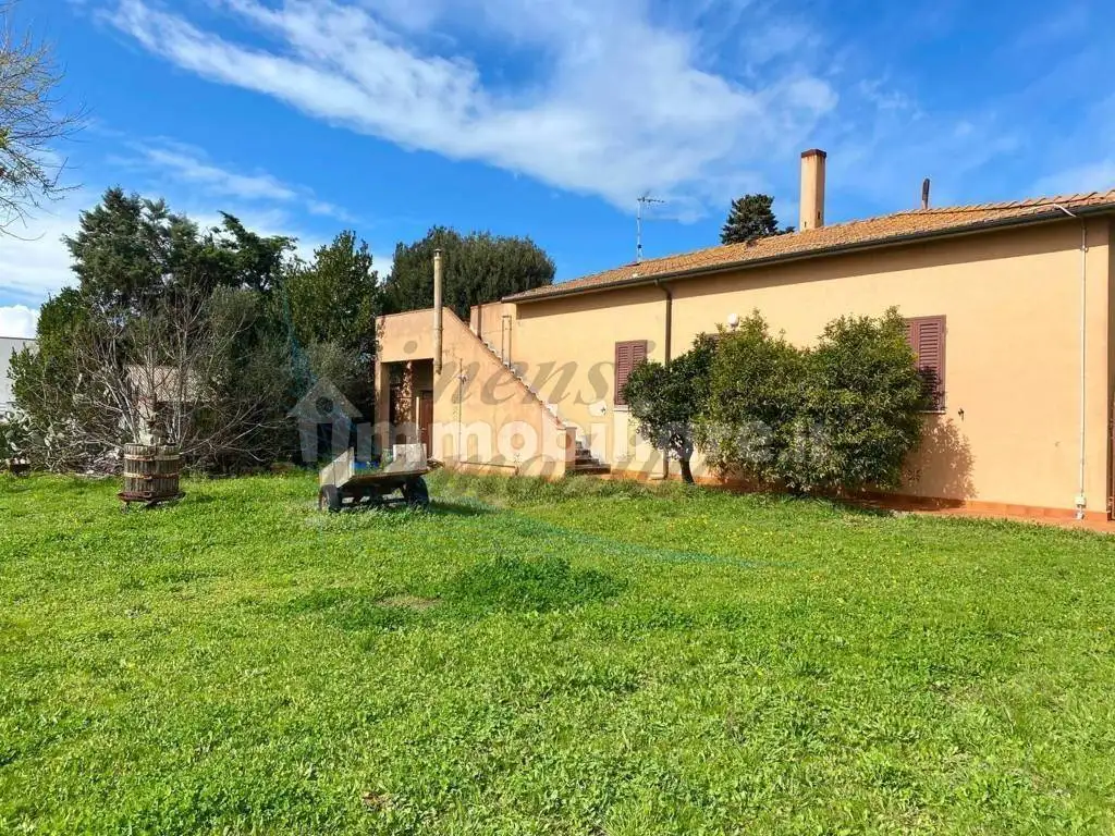 Villa in vendita a Cecina