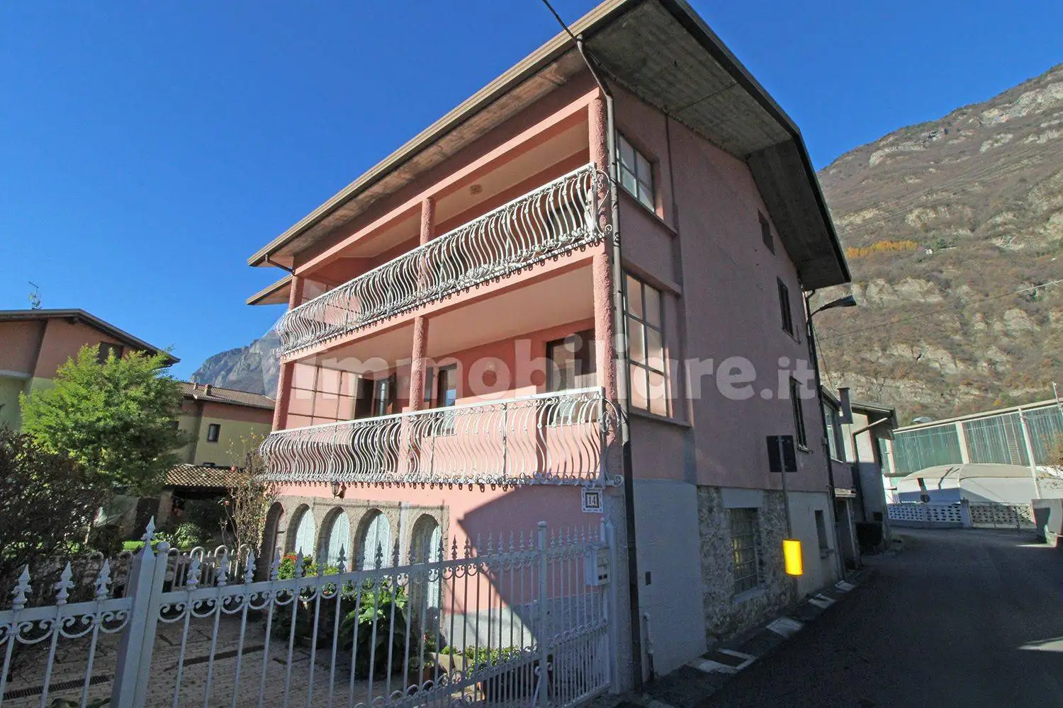 Casa indipendente in vendita a Piancogno