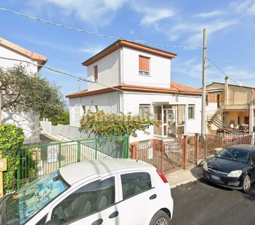 Villa in vendita a Falconara Marittima