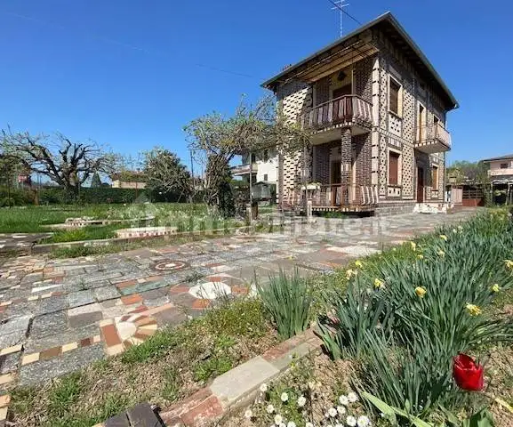 Villa in vendita a Cadorago