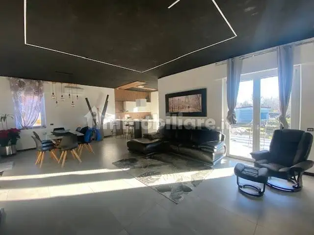 Villa in vendita a Cadorago