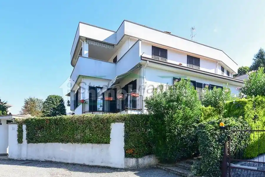 Villa bifamiliare via Santo Sudario, Centro, Besana in Brianza - foto 2