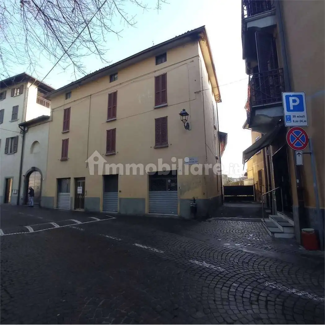 Palazzo - Edificio in vendita a Medolago