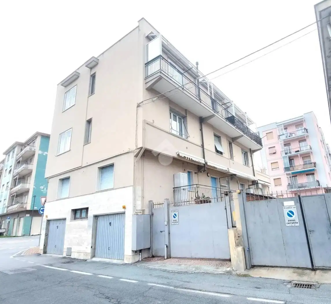 Trilocale via Piero Casarino 115, Centro, Albisola Superiore - foto 3