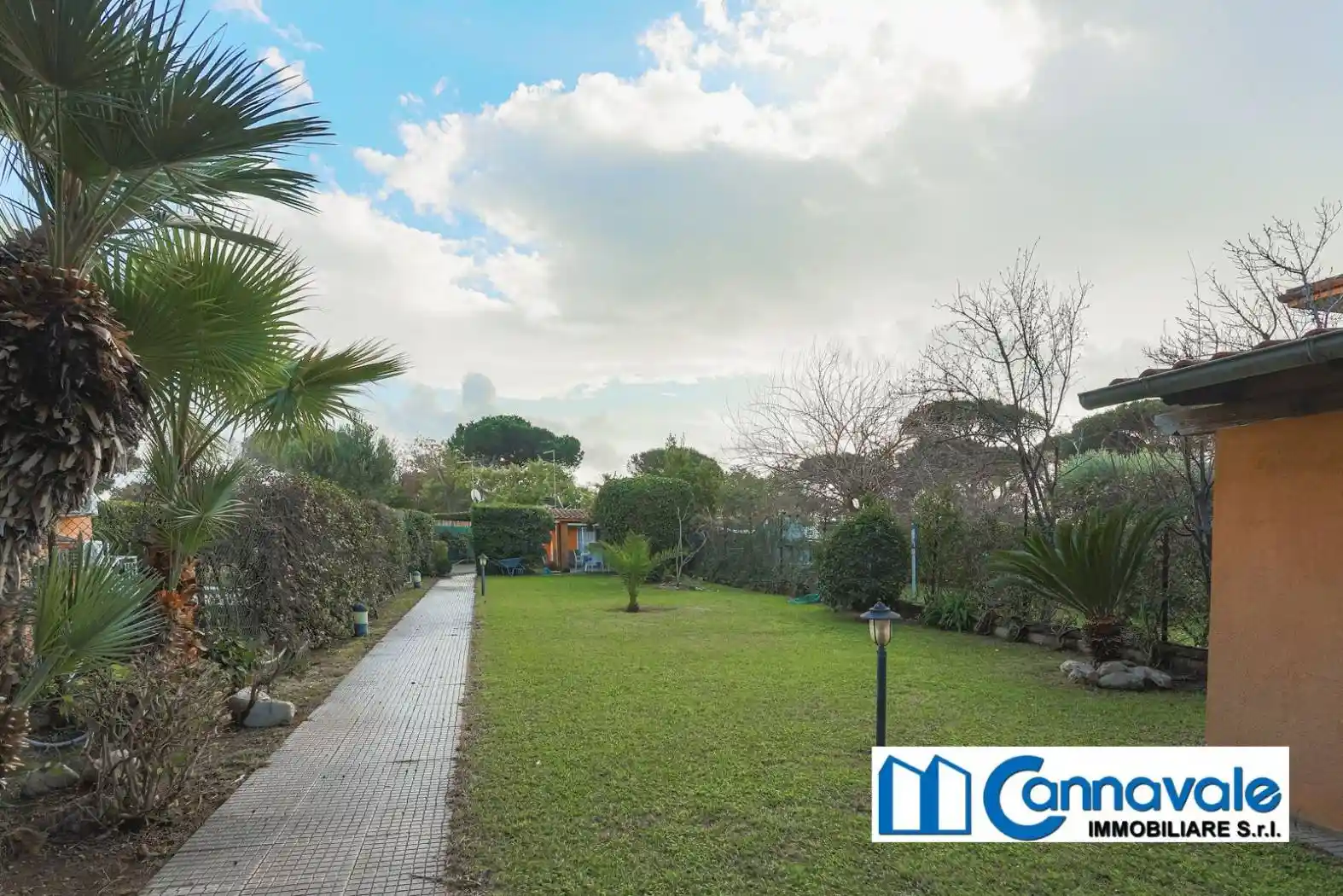 Villa plurifamiliare via Cratilo di Atene, Casal Palocco, Roma - foto 2