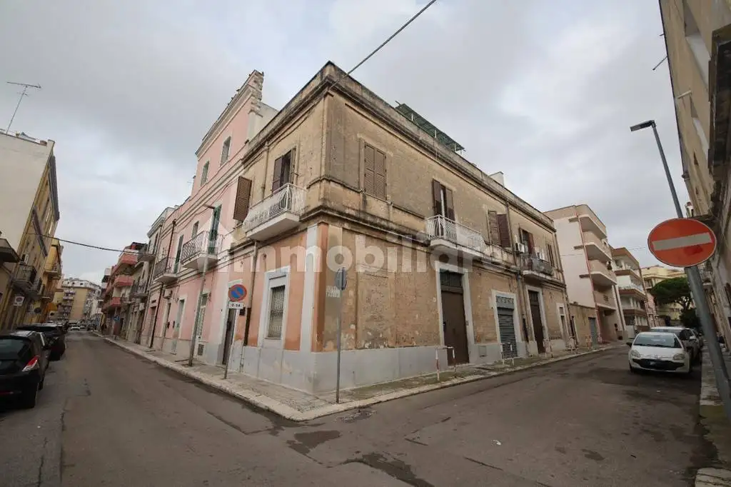 Palazzo - Edificio in vendita a Brindisi