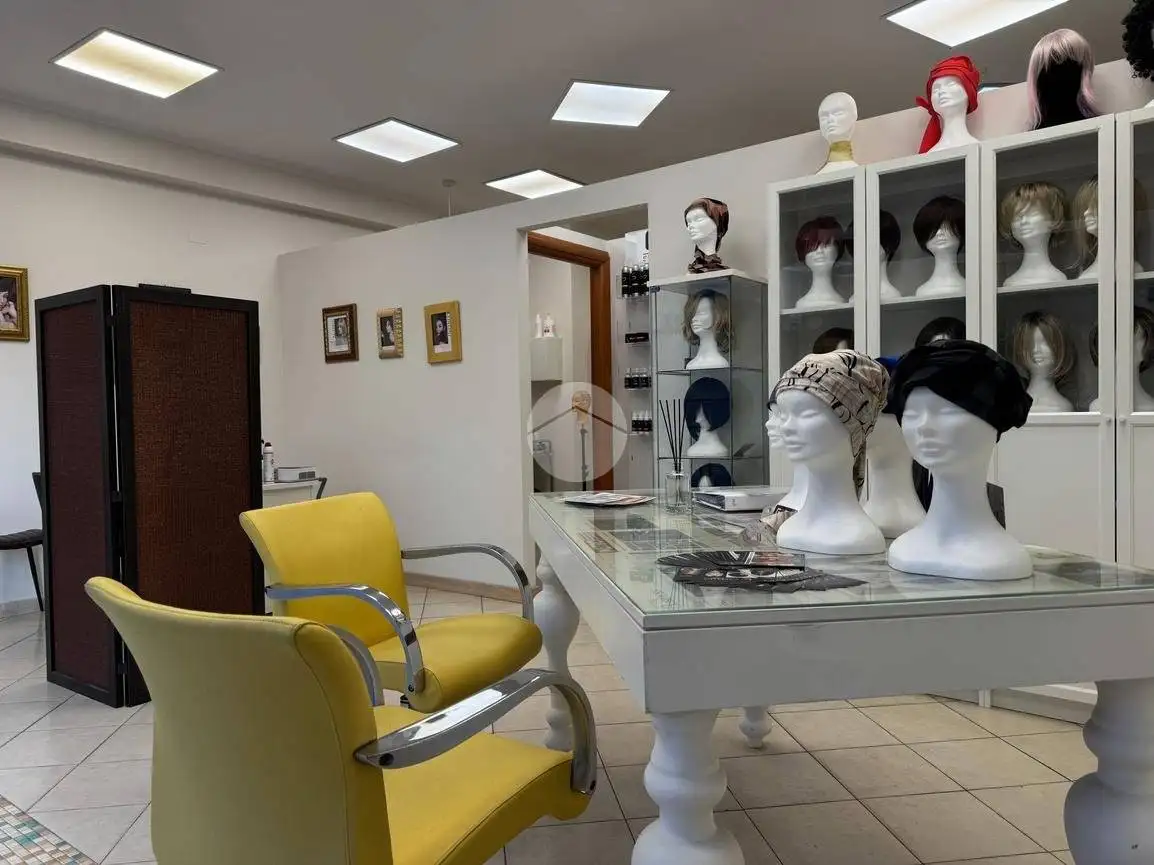 Monolocale Locale Commerciale via Strinella 6, Duomo - Fontana Luminosa, L'Aquila - foto 2