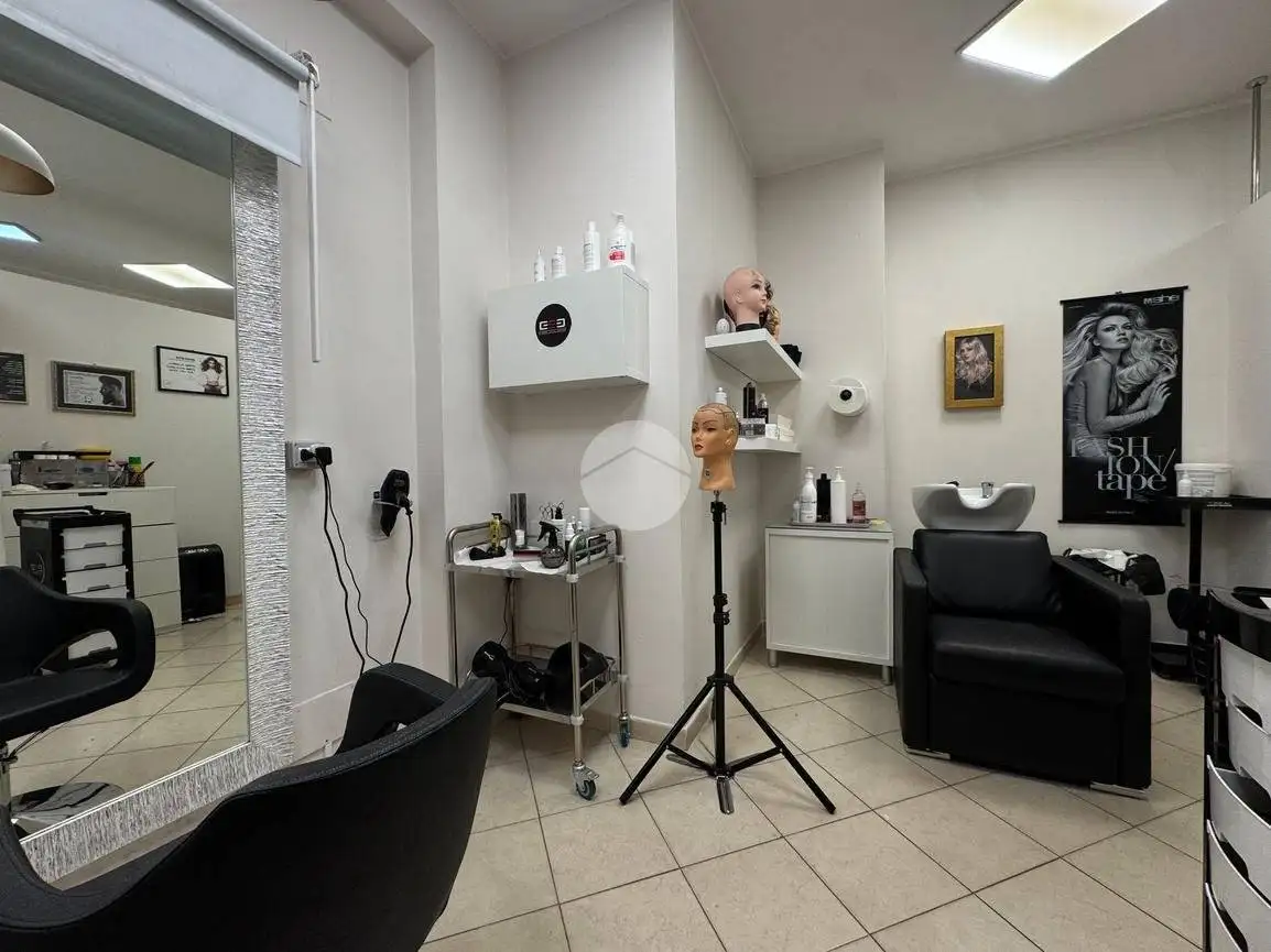 Monolocale Locale Commerciale via Strinella 6, Duomo - Fontana Luminosa, L'Aquila - foto 5