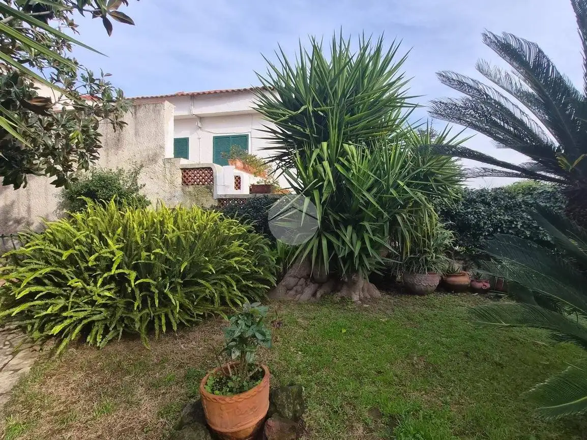 Villa bifamiliare via Madonna del Pantano 170, Licola Paese, Giugliano in Campania - foto 3