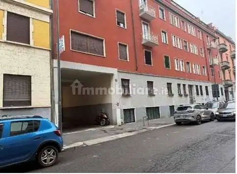 Palazzo - Stabile in asta a Milano