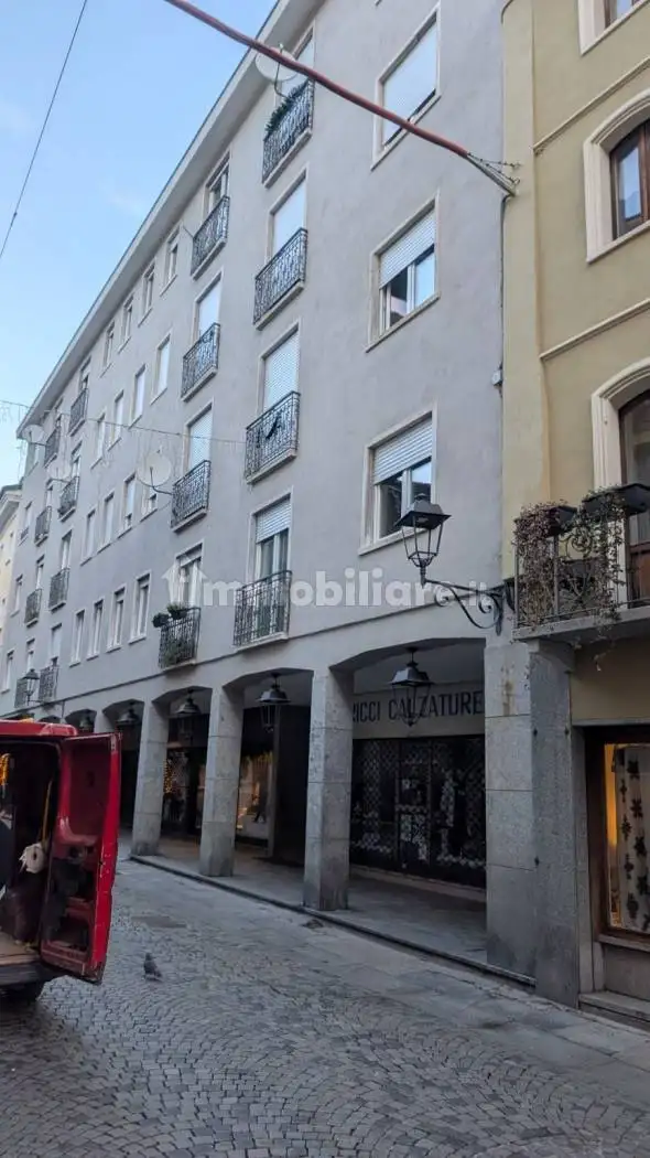 Trilocale via Croce di Città 64, Centro, Aosta - foto 3