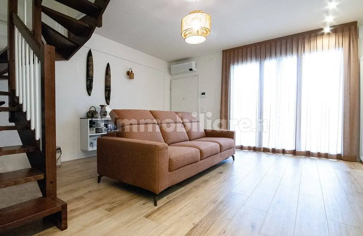 Casa indipendente in vendita a Pesaro