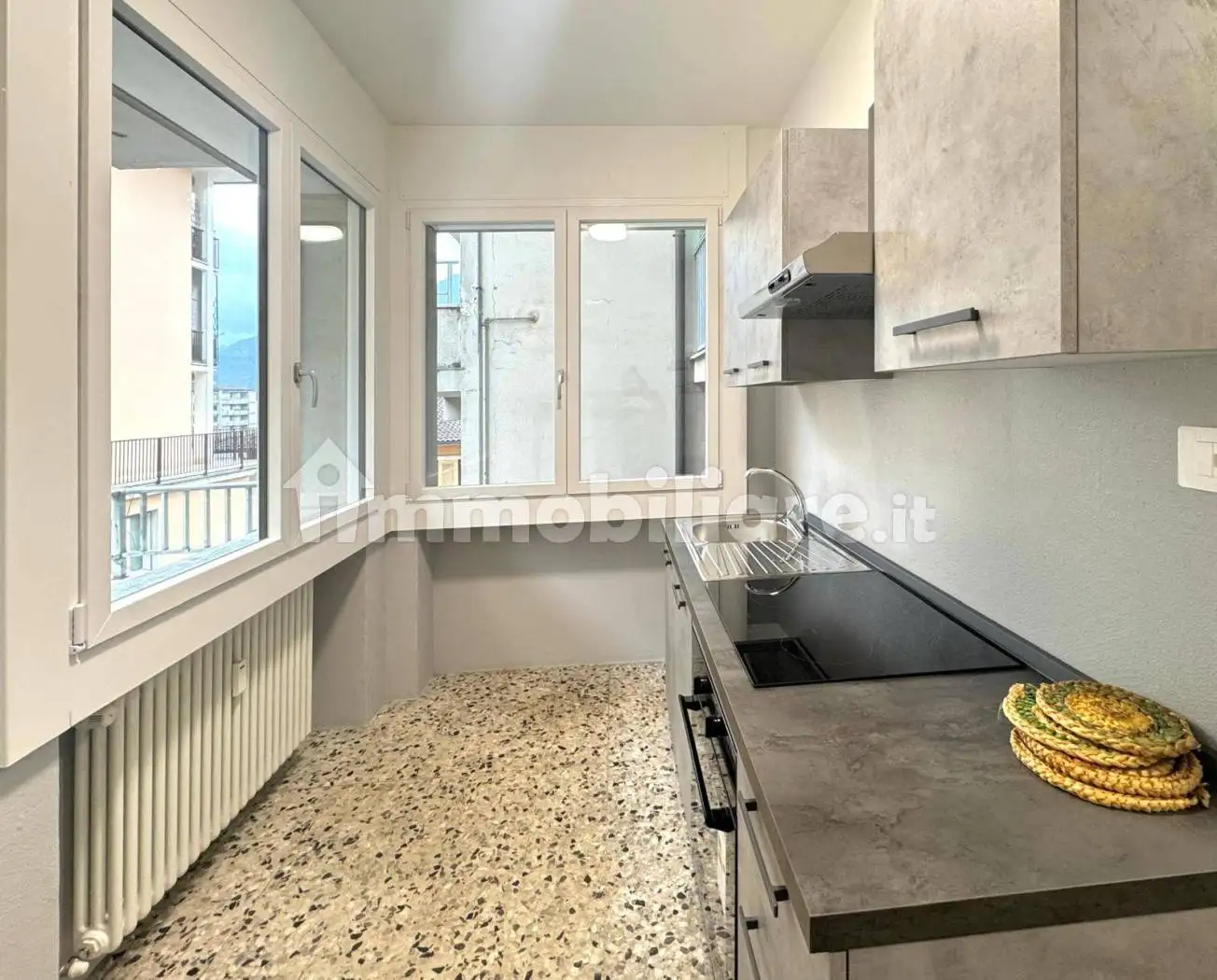 Palazzo - Edificio in Affitto - foto 4