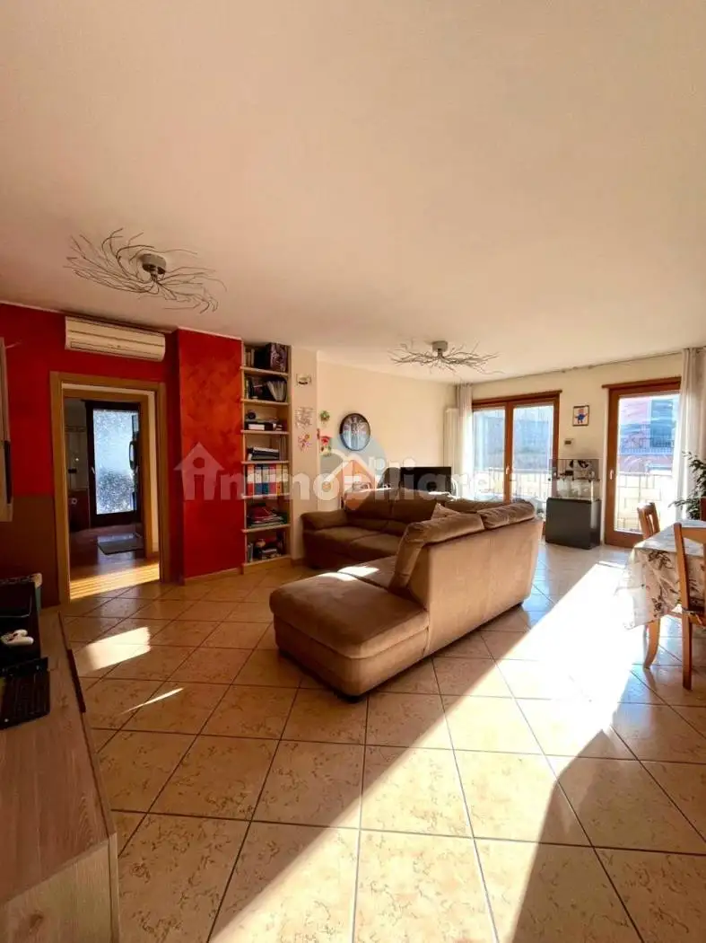 Quadrilocale buono stato, su più livelli, Centro, Ala - foto 2