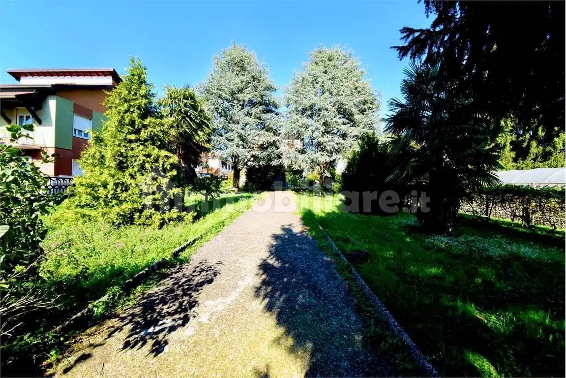 Villa bifamiliare via A. Volta, 54, Centro, Carbonate - foto 2