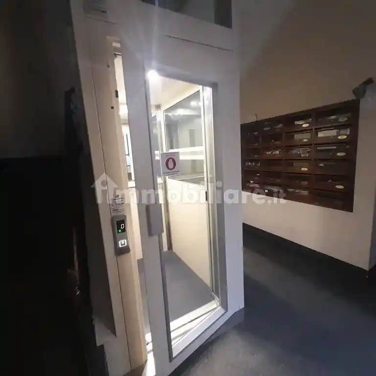 Bilocale buono stato, quarto piano, Via della Rocca, Torino - foto 2