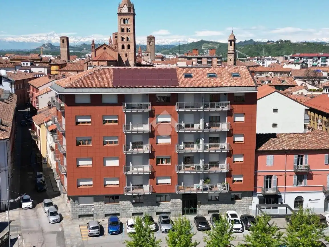 Trilocale piazza Mon Signor Grassi 1, Centro, Alba - foto 2