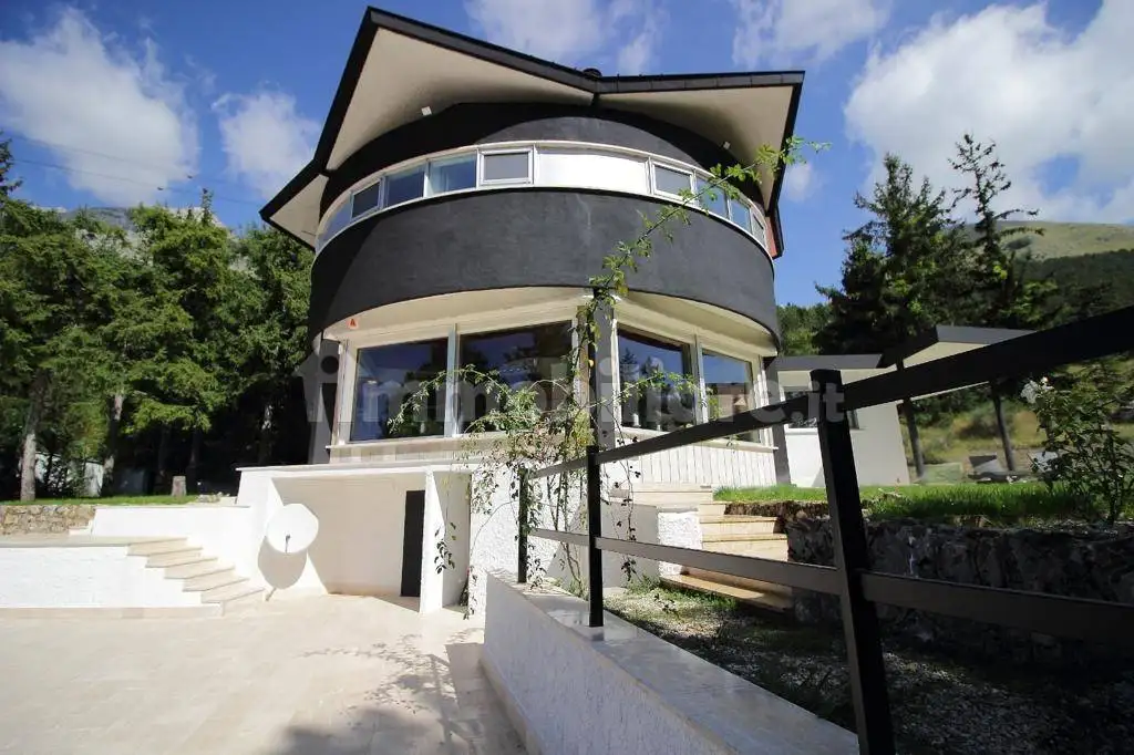 Villa in vendita a L'Aquila