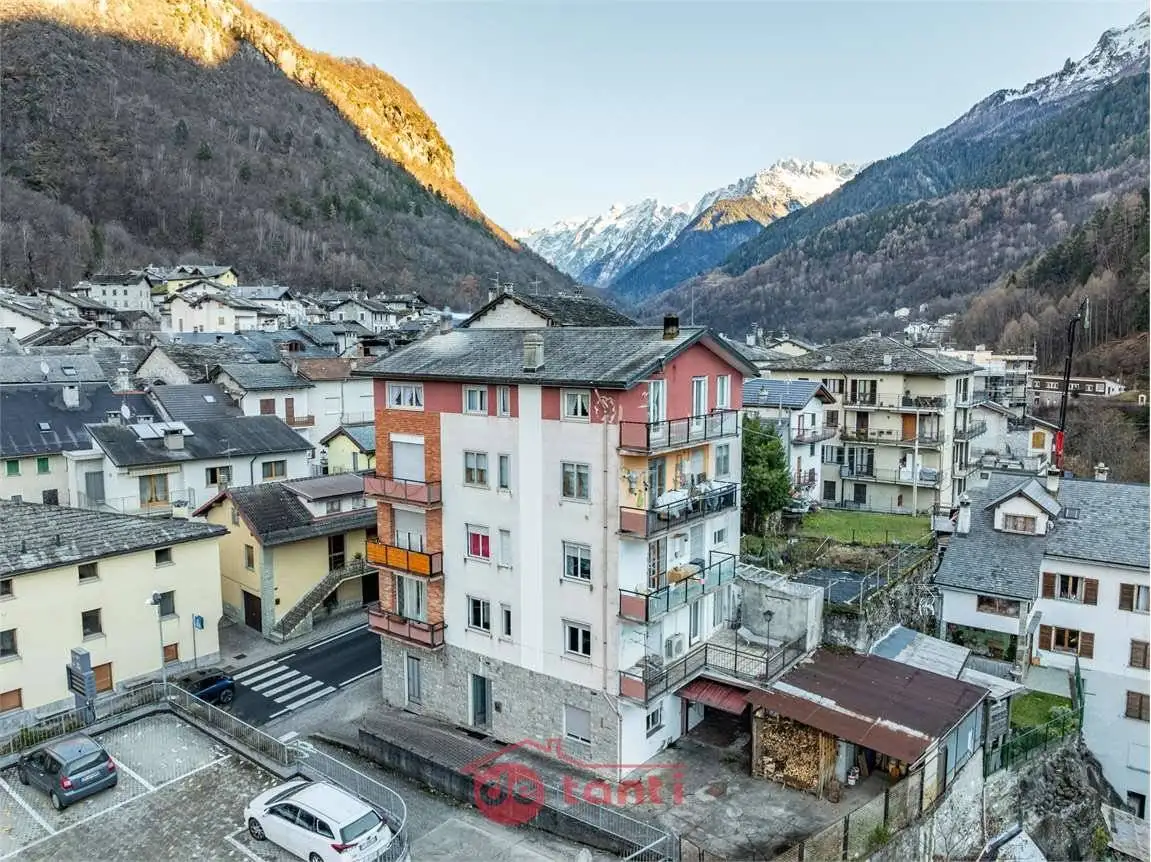 Villa in vendita a Villa di Chiavenna