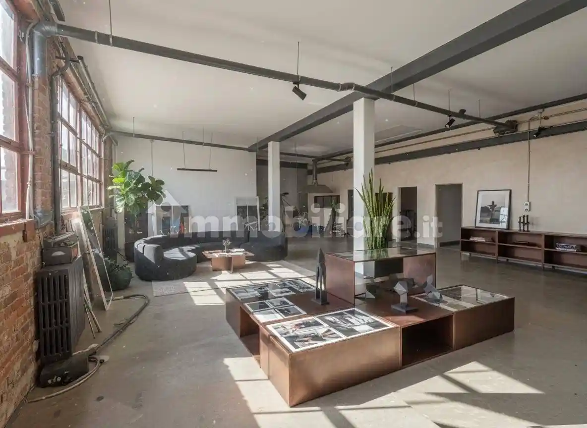 Palazzo - Edificio in affitto a Milano