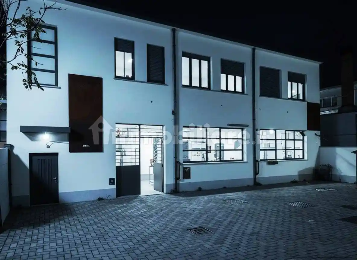 Palazzo - Edificio in Affitto - foto 4